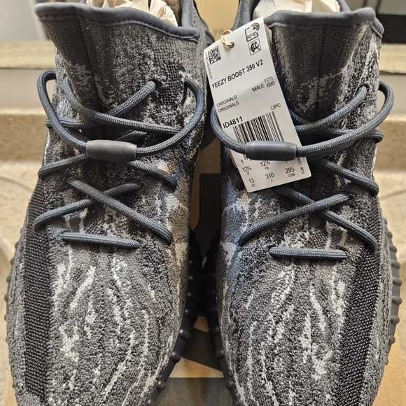 Yeezy Boost (350) V2: SIZE-US 13 - Picture 4 of 6